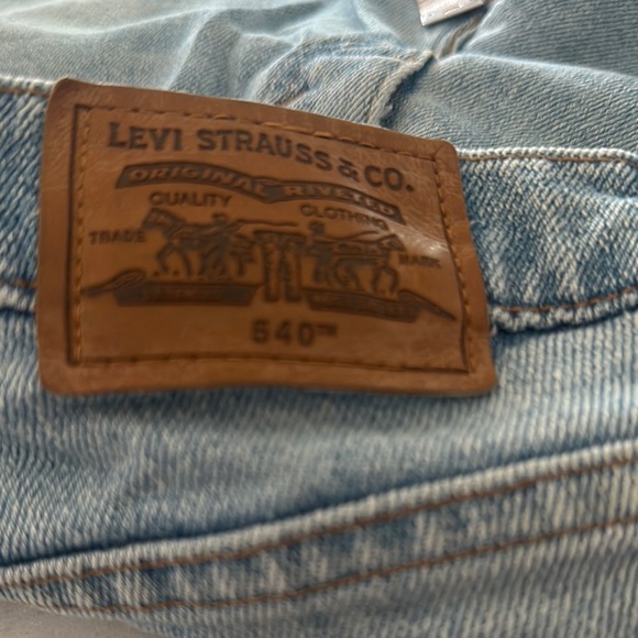 Levi's Light Blue Relaxed Jeans - Picture 1 of 16